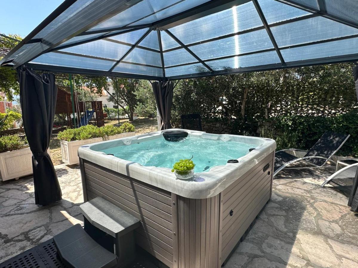 Vacation House Marin With Jacuzzi - Bol, Brac Kültér fotó