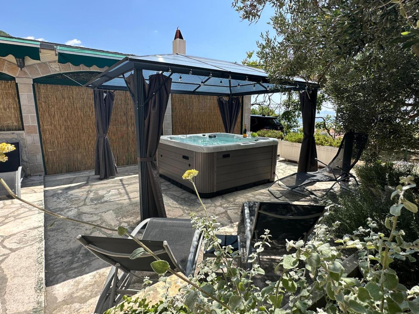 Vacation House Marin With Jacuzzi - Bol, Brac Kültér fotó
