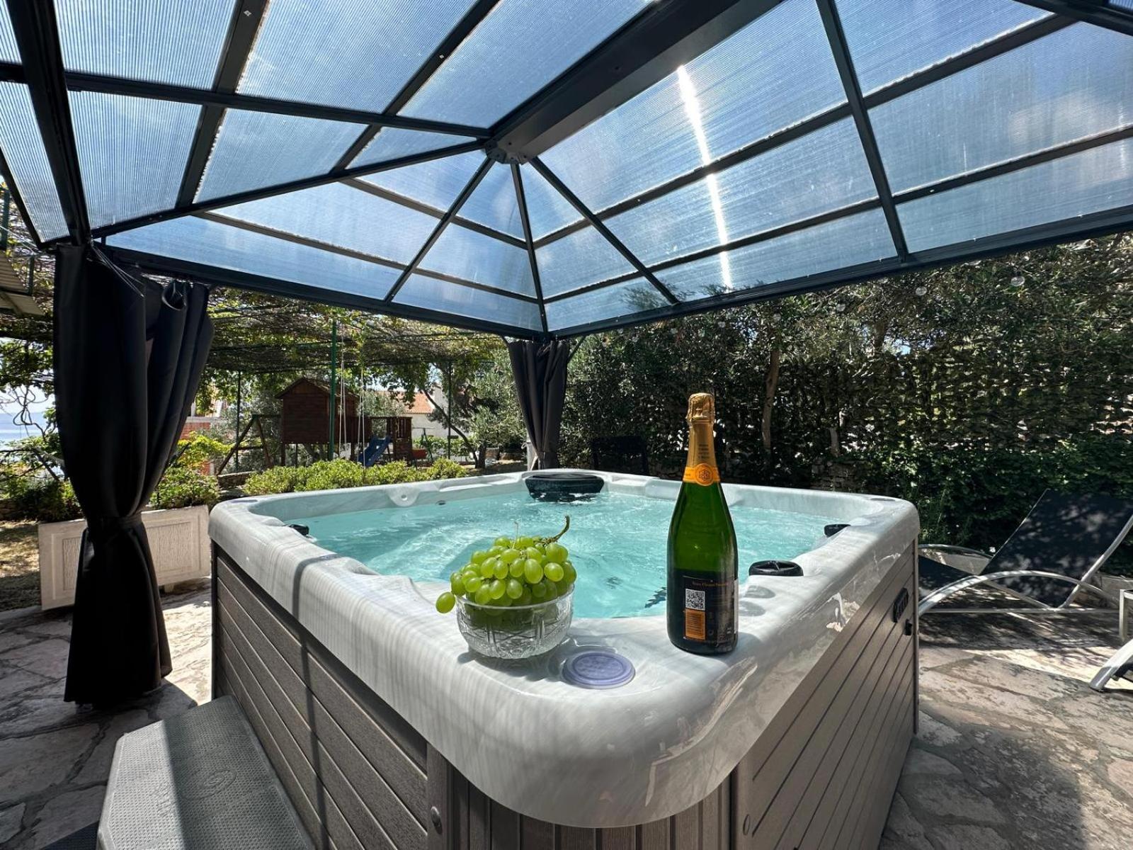 Vacation House Marin With Jacuzzi - Bol, Brac Kültér fotó